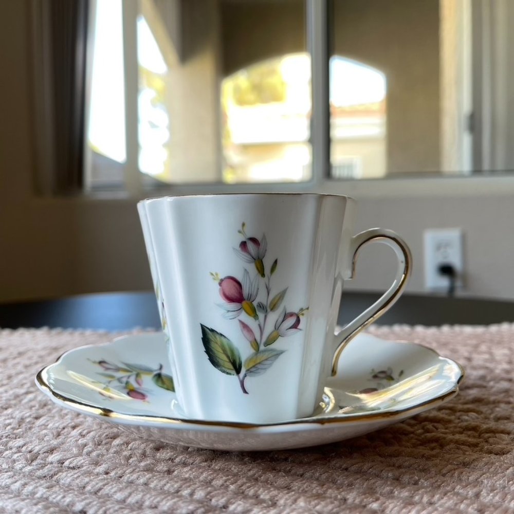 Elizabethan Tyler Kent Fuchsia fine bone china tea cup and tea saucer